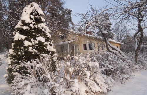 Elimaki Apartment | Cozy Villa Anna in Ruotsinpyhtällä: Family & Pet Friendly