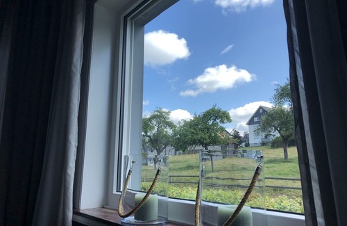 Siedlinghausen Villa | Villa Annabelle: Perfect Getaway with Ocean View & Breakfast