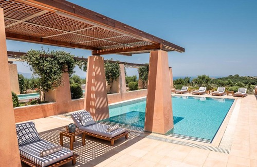 Kontomari Villa | Villa Annaniko: Premier Stay with Pool and Hot Tub