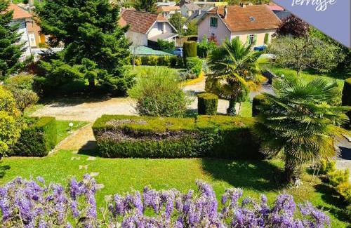 Le Puy d'Alon House | Relax at Villa Annee 30: Terrace, Garden & Family-Friendly