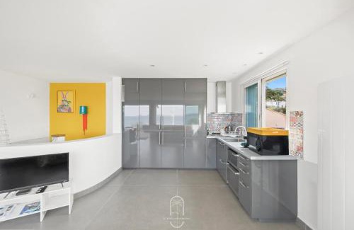Le Pradet Apartment | Villa Antoine: Ocean View Retreat with WiFi and Parking