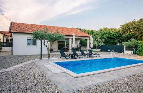 Ljubuski Villa | Villa Antonija: Pet-Friendly Retreat with Oceanfront Views