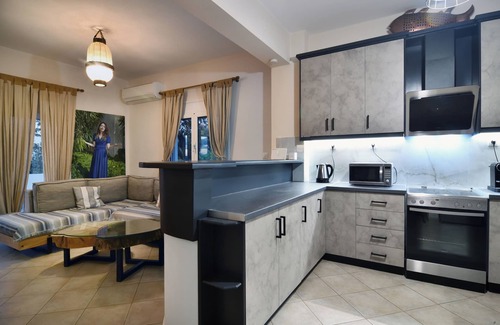 Makrys Tichos Villa | Villa ANVA: Breathtaking Ocean Views Steps from the Beach