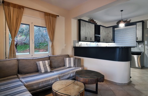 Makrys Tichos Villa | Villa ANVA: Breathtaking Ocean Views Steps from the Beach