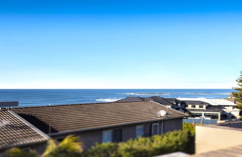 Blue Bay House | VILLA AQUA ONE | views, near beach | Accom Holidays