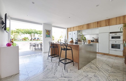 Pointe de la verdure House | Relaxing Villa Archimede: Pet-Friendly with Ocean View