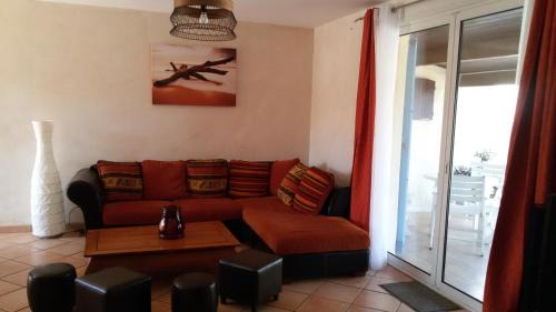 Canet House | Villa Ardilla: Perfect Retreat with Pool & Pet-Friendly Options