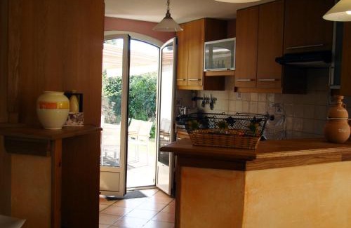 Canet House | Villa Ardilla: Perfect Retreat with Pool & Pet-Friendly Options