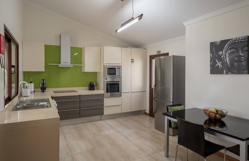Porto Santo Apartment | Inviting Villa Areal II: Spa, Breakfast & Family-Friendly Stay