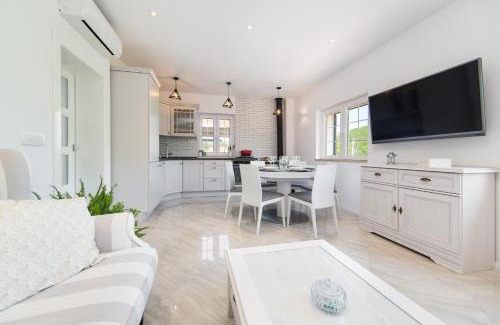 Cista Provo Villa | Villa Argenta: 4-Star Haven with Pool & Pet-Friendly Comfort