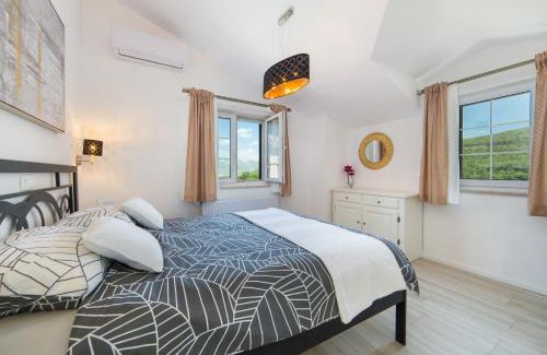 Cista Provo Villa | Villa Argenta: 4-Star Haven with Pool & Pet-Friendly Comfort