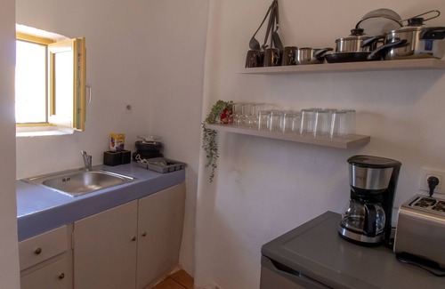 Oia House | Villa Ariadni: Guest Rated 9.4 with Family-Friendly Amenities