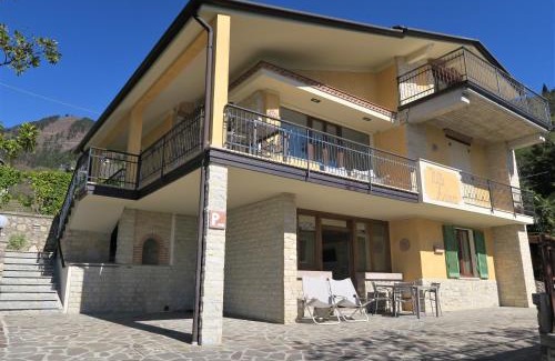 Gardola Apartment | Villa Arianna - Oceanfront Suite with Pool & Pet-Friendly