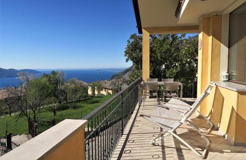 Gardola Apartment | Villa Arianna - Oceanfront Suite with Pool & Pet-Friendly