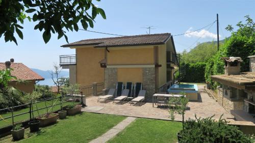 Gardola Apartment | Villa Arianna - Oceanfront Suite with Pool & Pet-Friendly