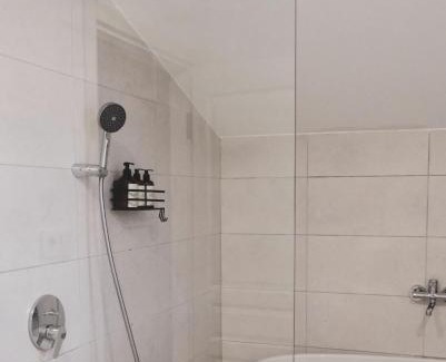 Sapanca Villa | Villa Arif Bey: Family-Friendly Getaway with Pool & Hot Tub