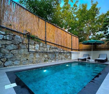 Sapanca Villa | Villa Arif Bey: Family-Friendly Getaway with Pool & Hot Tub