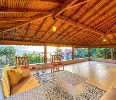Sapanca Villa | Villa Arif Bey: Family-Friendly Getaway with Pool & Hot Tub