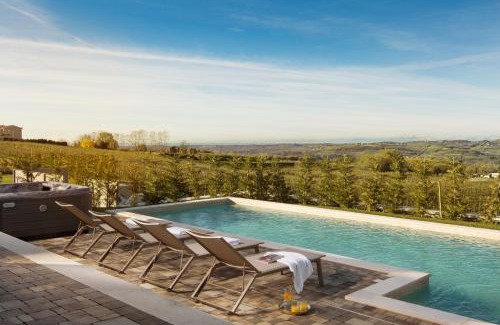 Vranje Selo Villa | Villa Arman: 4-Star Retreat with Pool & Hot Tub Amenities