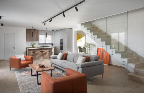 Vranje Selo Villa | Villa Arman: 4-Star Retreat with Pool & Hot Tub Amenities