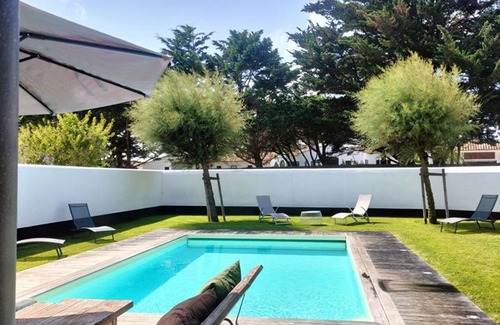 Ars-en-Re House | Villa Ars-en-Ré: Oceanfront Retreat with Private Pool