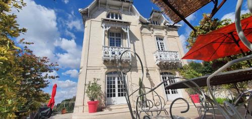 Angouleme Bed & Breakfast | Villa Art Nouveau - Guest Rated 10/10 for Your Stay