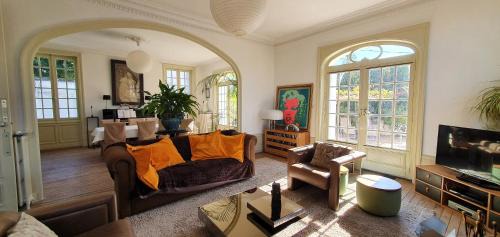 Angouleme Bed & Breakfast | Villa Art Nouveau - Guest Rated 10/10 for Your Stay