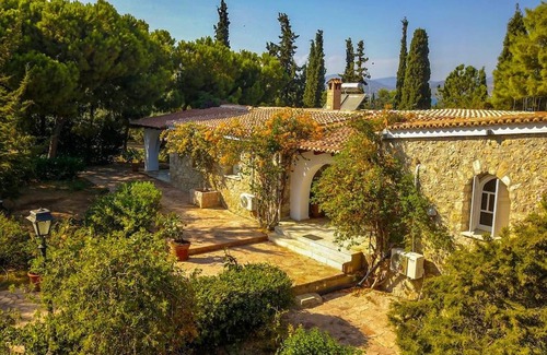 Agii Anargiri Villa | Enchanting Villa Artemis with Oceanfront Pool in Porto Heli