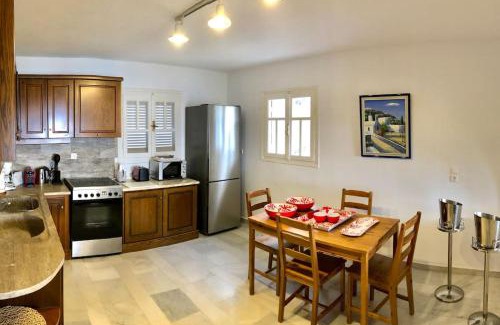 Agii Anargiri Villa | Enchanting Villa Artemis with Oceanfront Pool in Porto Heli