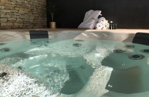 Keszthely Bed & Breakfast | Indulge at Villa Aruba with Private Spa Suites and Pool
