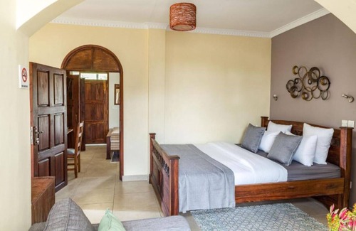 Arusha Hotel | Villa Arumeru - Deluxe Double Room with Balcony Awaits