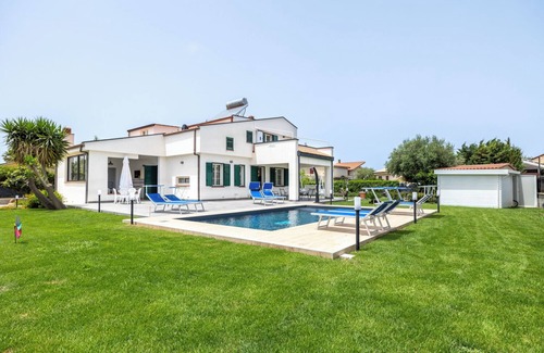 Piana Calzata Villa | Tranquil Renovated Villa with Oceanfront Views and 3 Bedrooms