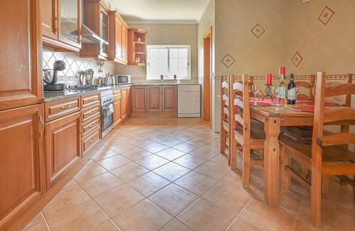 Monte Raposo Villa | Family-Friendly Villa Ash with Pool & Breakfast Included