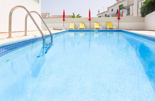 Monte Raposo Villa | Family-Friendly Villa Ash with Pool & Breakfast Included