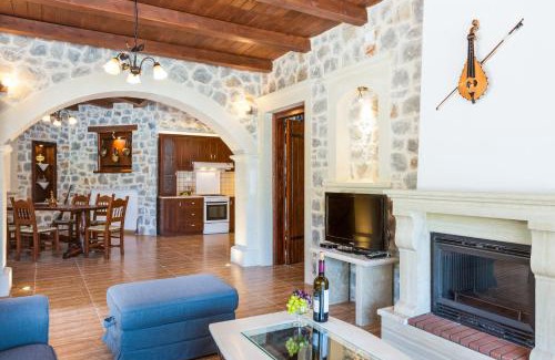 Asigonia Villa | Discover Villa Asigonia: Oceanfront Retreat with Pool