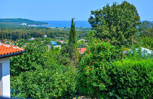 Primorsko House | Villa Aspen Guest House: Family-Friendly Ocean View Retreat