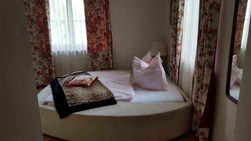 Ehrenhausen Apartment | Explore Villa Stephanie Ehrenhausen with Family-Friendly Perks