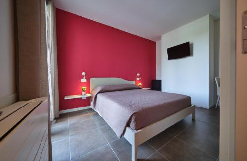 Solarolo Bed & Breakfast | Villa Athena Charme: Oceanfront Retreat with Pool & Views