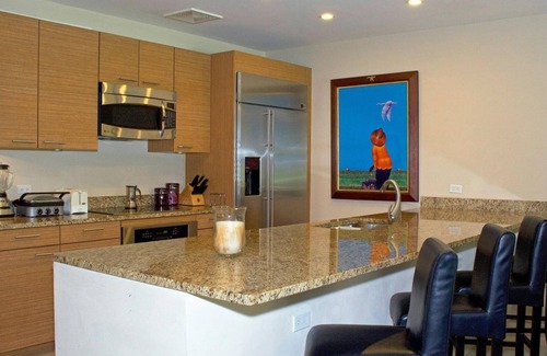 Herreras Apartment | Romantic Getaway: Luxury Villa with Pool and Ocean View