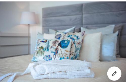 Estrela da Calheta Villa | Villa Atlantic: 10/10 Rated, Pet-Friendly Getaway