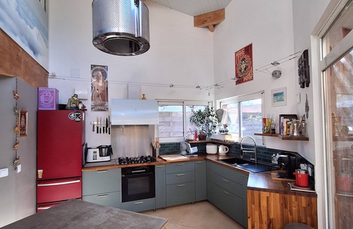 Tosse Villa | Cozy Villa Atypique: Perfect for Families Near Beach & Lake