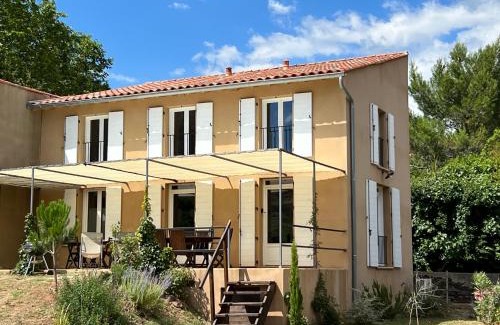Octon House | Idyllic Villa au lac du Salagou - Child-Friendly Retreat