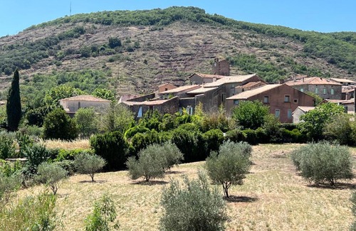 Octon House | Idyllic Villa au lac du Salagou - Child-Friendly Retreat
