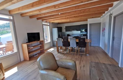 Octon House | Idyllic Villa au lac du Salagou - Child-Friendly Retreat