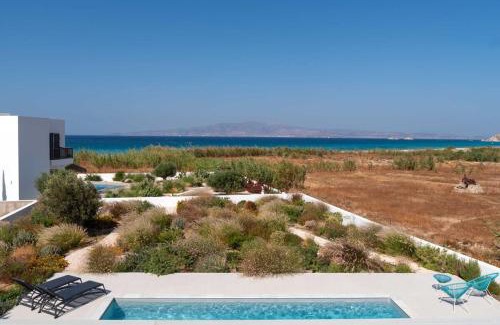 Kastraki Villa | Villa Aura: Oceanfront Bliss with 9.9 Review Score!
