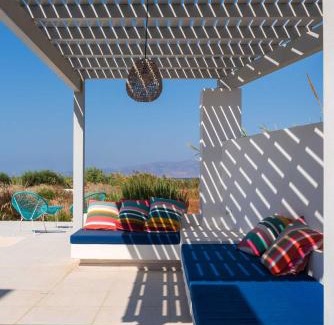 Kastraki Villa | Villa Aura: Oceanfront Bliss with 9.9 Review Score!