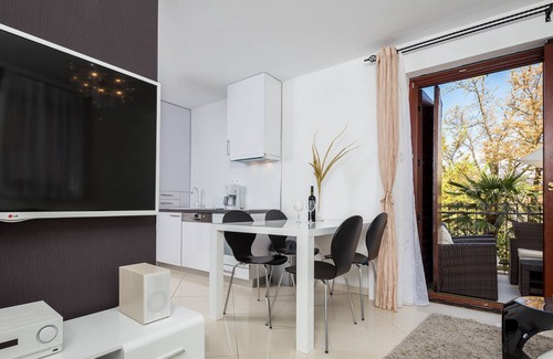 Cizici House | Villa Aurea: Beachfront 2-Bedroom with Private Pool