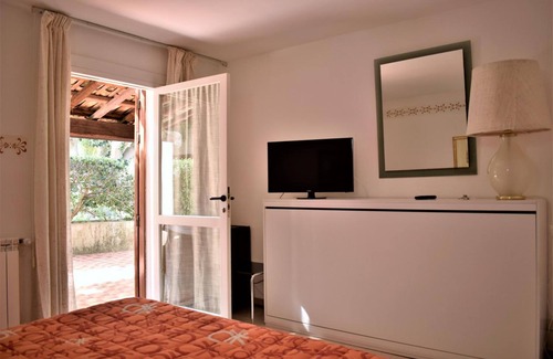 Ispica Bed & Breakfast | Villa Aurea: Oceanview Retreat with Pool & Spa Amenities