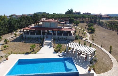 Agios Nikolaos Villa | Villa Aurelia: Oceanfront Retreat with Top Guest Ratings