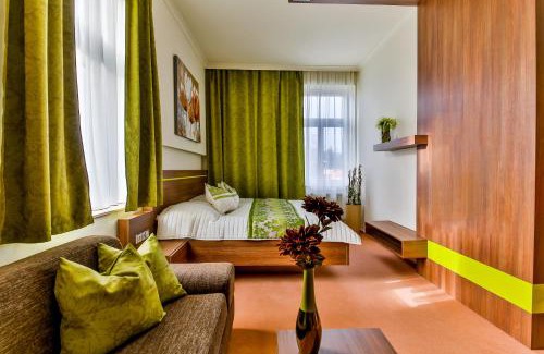 Velke Losiny Hotel | Villa Aurelie: Guest Rated 9/10 with Relaxing Hot Tub